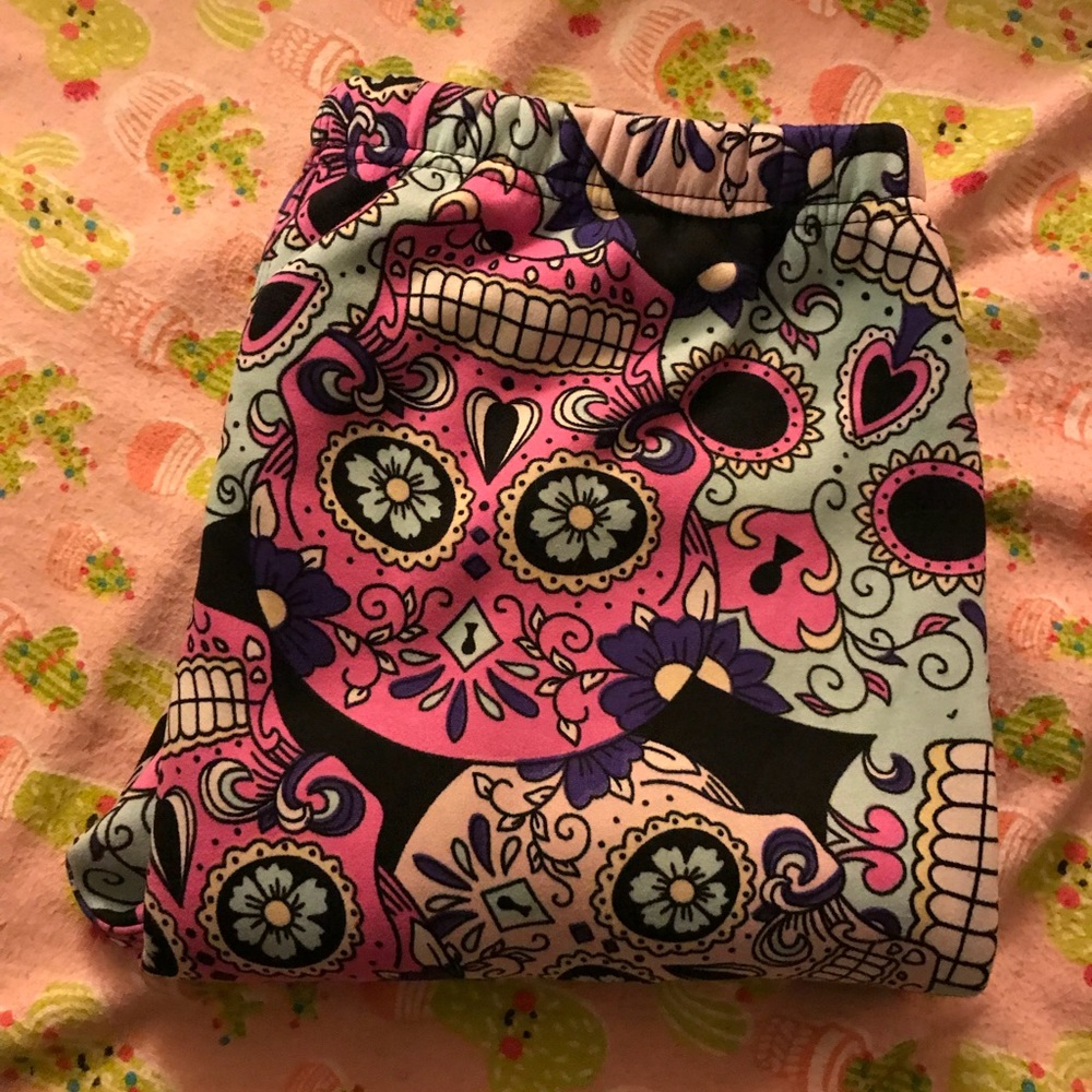 Fleece sugar skull leggings NWOT